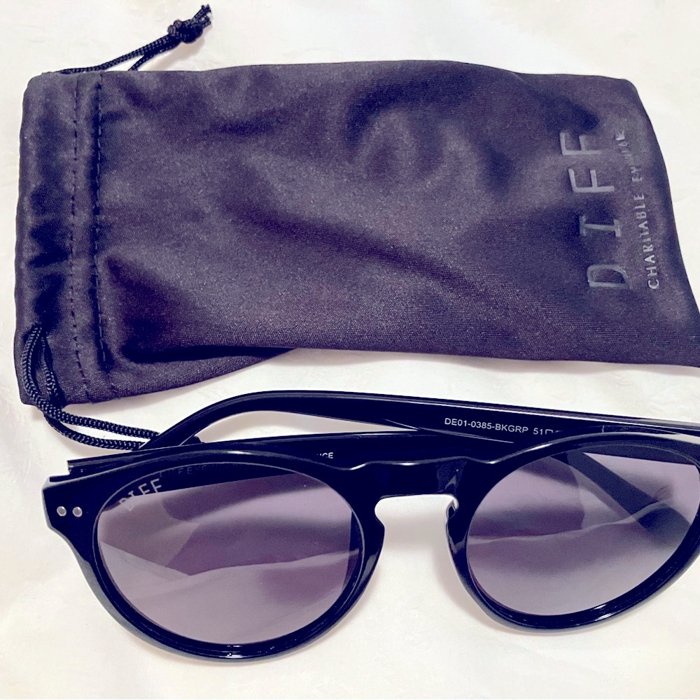 Diff Eyewear Black Sunglasses With Protective Sleeve - New